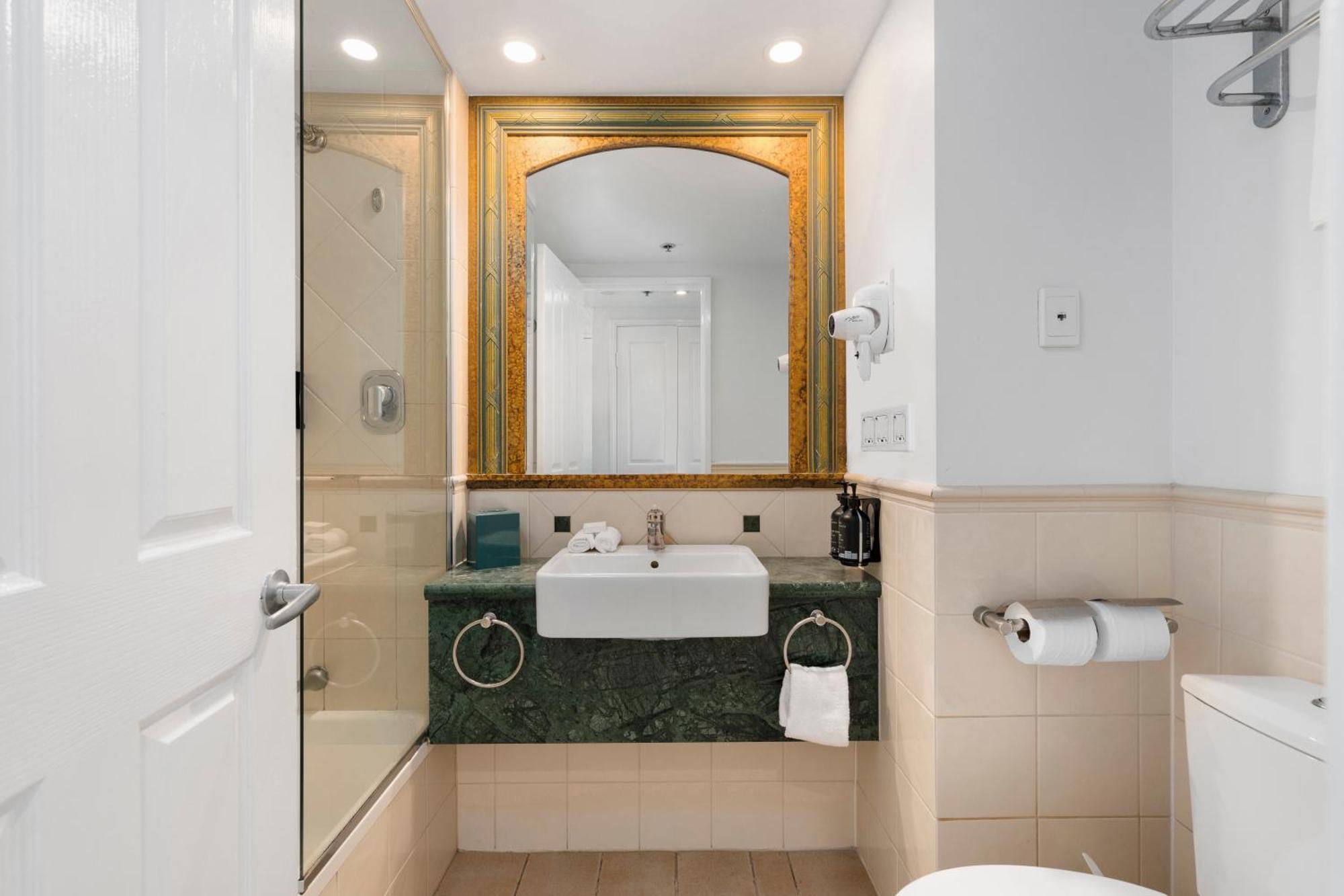 Legends Apartments - Qstay Gold Coast Bagian luar foto